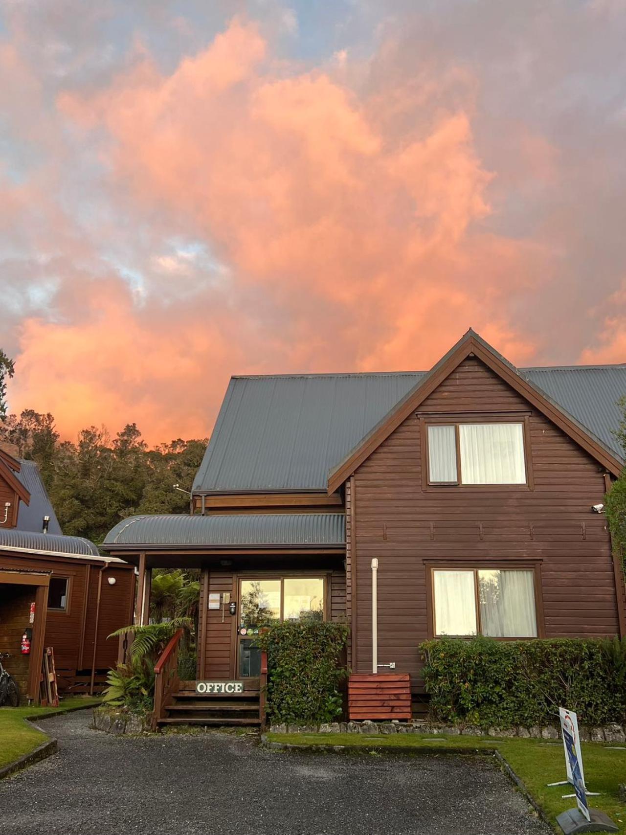 Fox Glacier Lodge Exterior foto